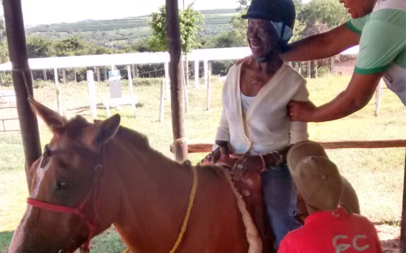 o que é equoterapia - terapia com cavalos e autismo